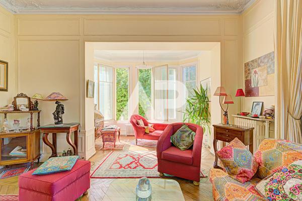 Maison Rueil Malmaison 8 pièce(s) 215 m2 1 595 000 € **  - Référence  20127