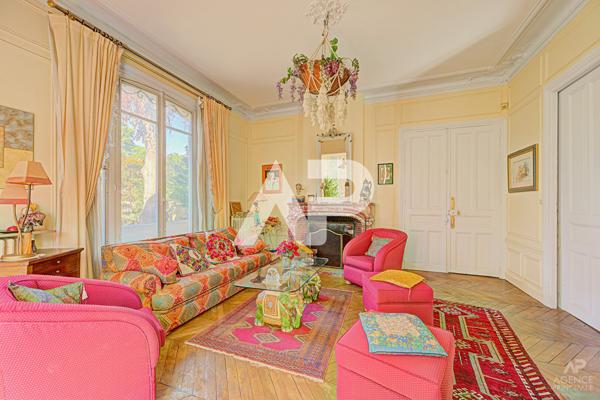 Maison Rueil Malmaison 8 pièce(s) 215 m2 1 595 000 € **  - Référence  20127