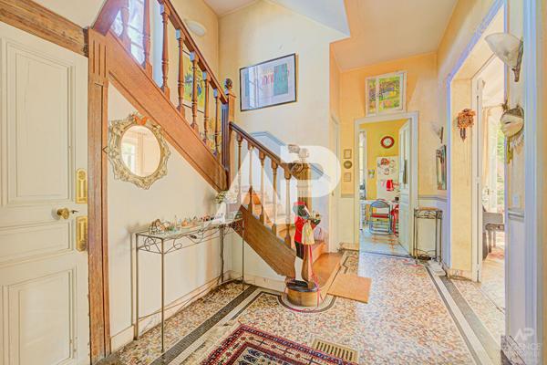Maison Rueil Malmaison 8 pièce(s) 215 m2 1 595 000 € **  - Référence  20127