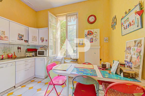 Maison Rueil Malmaison 8 pièce(s) 215 m2 1 595 000 € **  - Référence  20127