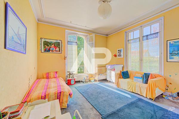 Maison Rueil Malmaison 8 pièce(s) 215 m2 1 595 000 € **  - Référence  20127