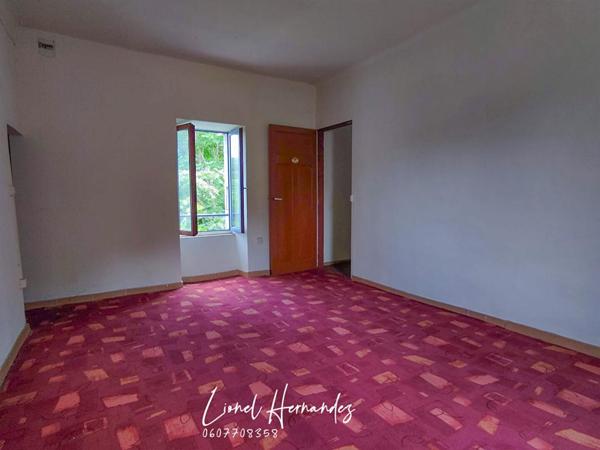 Molières-Sur-Cèze (30410). Ensemble immobilier de 195m² avec beaucoup de potentiel