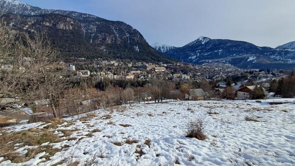 Très grand terrain constructible Briançon expo sud- 5 mn en voiture du centre ville