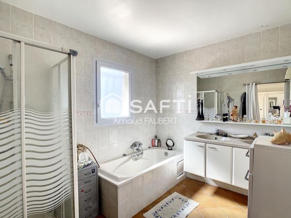 Villa T6 avec pool house face aux Pyrénées