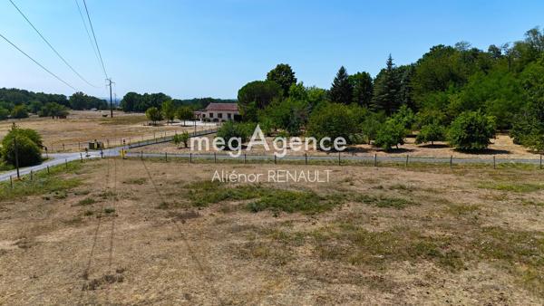 Terrain à Lalinde, 24150 - 6760m²