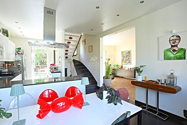 Maison Nanterre 949 000 € **  - Référence  15443