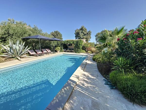 Cavaillon (84300) À Cavaillon, maison 9 pièces piscine et terrain de 1090 m2
