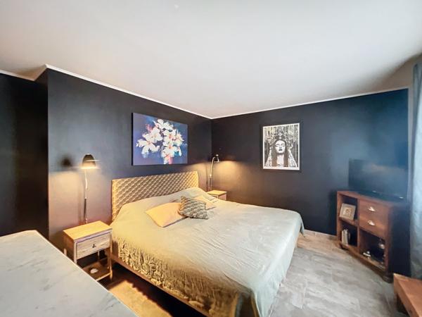 Cavaillon (84300) À Cavaillon, maison 9 pièces piscine et terrain de 1090 m2