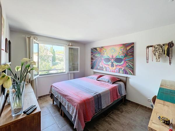 Cavaillon (84300) À Cavaillon, maison 9 pièces piscine et terrain de 1090 m2