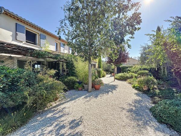 Cavaillon (84300) À Cavaillon, maison 9 pièces piscine et terrain de 1090 m2