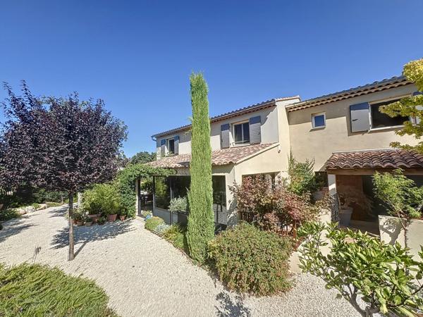 Cavaillon (84300) À Cavaillon, maison 9 pièces piscine et terrain de 1090 m2