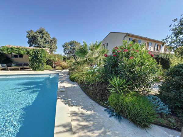 Cavaillon (84300) À Cavaillon, maison 9 pièces piscine et terrain de 1090 m2