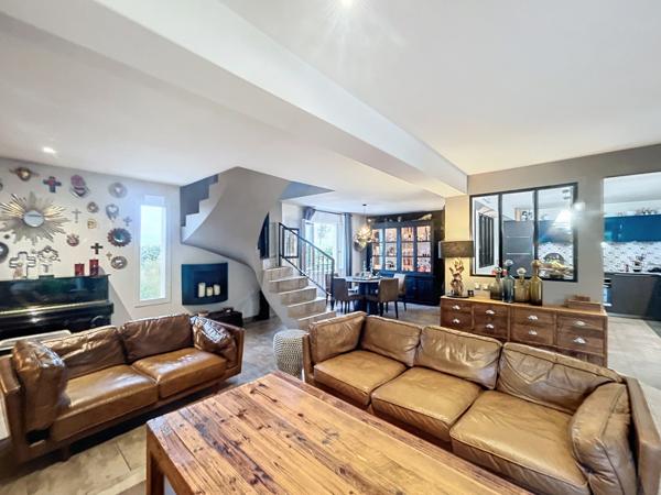 Cavaillon (84300) À Cavaillon, maison 9 pièces piscine et terrain de 1090 m2