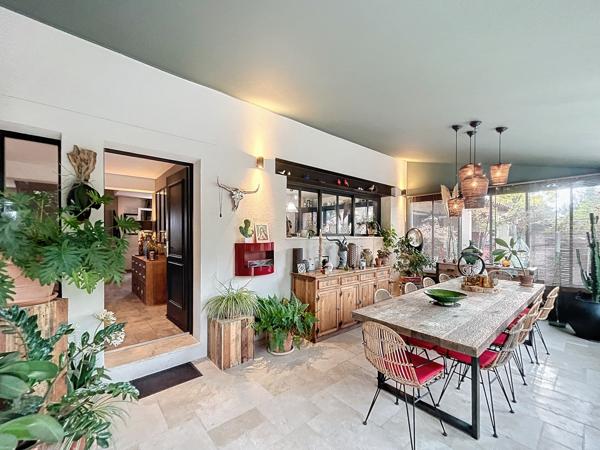 Cavaillon (84300) À Cavaillon, maison 9 pièces piscine et terrain de 1090 m2