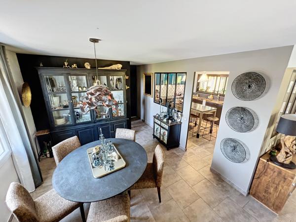 Cavaillon (84300) À Cavaillon, maison 9 pièces piscine et terrain de 1090 m2