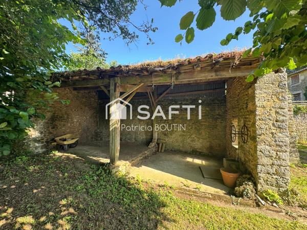 MAISON DE VILLAGE 3 CHAMBRES GARAGE ET JARDIN A CHAMPDENIERS !