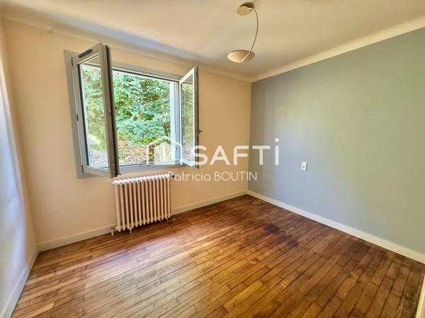 MAISON DE VILLAGE 3 CHAMBRES GARAGE ET JARDIN A CHAMPDENIERS !