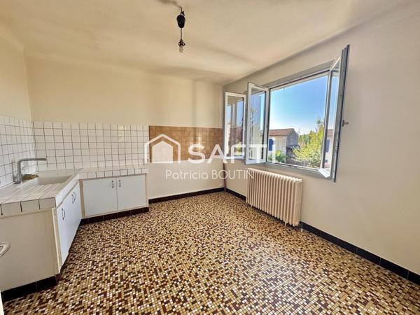 MAISON DE VILLAGE 3 CHAMBRES GARAGE ET JARDIN A CHAMPDENIERS !