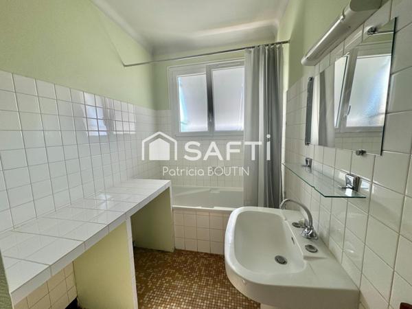 MAISON DE VILLAGE 3 CHAMBRES GARAGE ET JARDIN A CHAMPDENIERS !