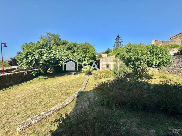 MAISON DE VILLAGE 3 CHAMBRES GARAGE ET JARDIN A CHAMPDENIERS !