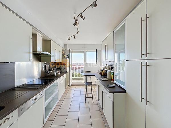 Vente
                Appartement112 m² - 5 Pièces -
                    BIARRITZ (64200)