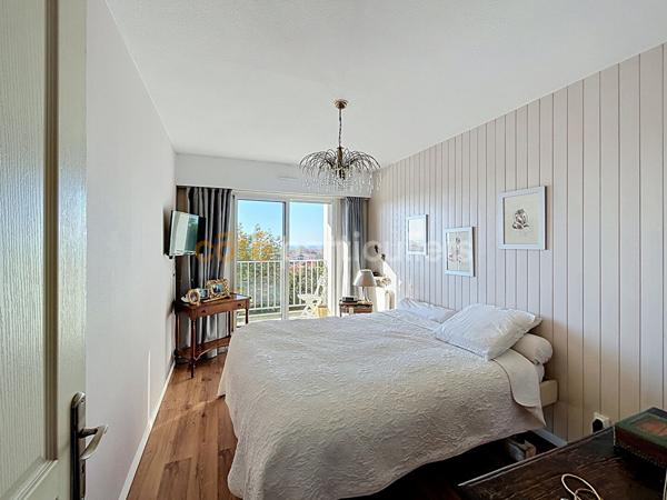 Vente
                Appartement112 m² - 5 Pièces -
                    BIARRITZ (64200)