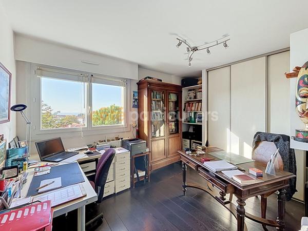 Vente
                Appartement112 m² - 5 Pièces -
                    BIARRITZ (64200)