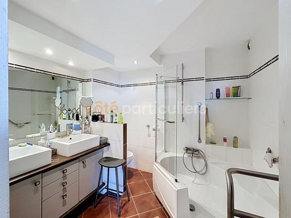 Vente
                Appartement112 m² - 5 Pièces -
                    BIARRITZ (64200)