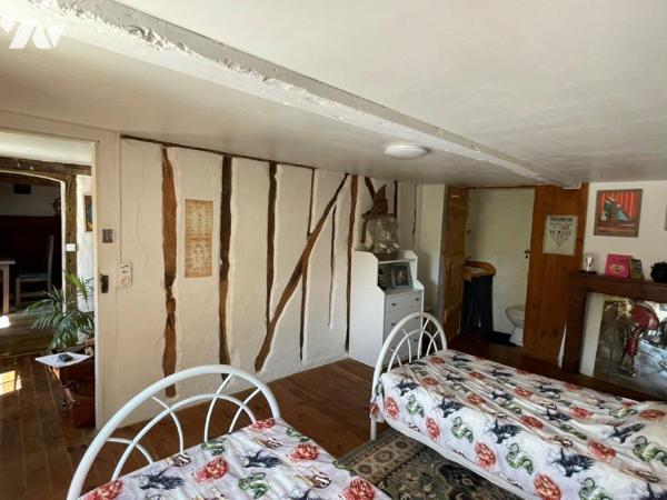 Proche de Marciac (8min) Maison ancienne (mitoyenne) au calme sur 4491m² de terrain.