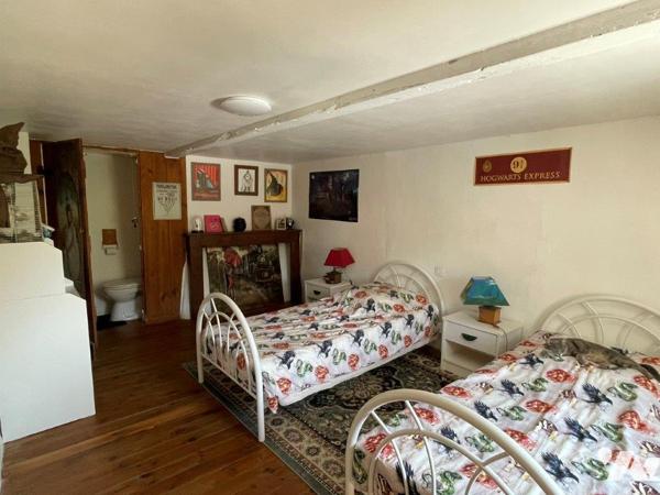 Proche de Marciac (8min) Maison ancienne (mitoyenne) au calme sur 4491m² de terrain.