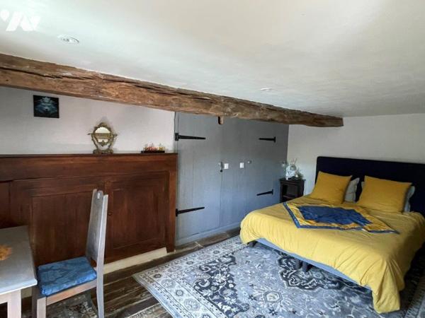 Proche de Marciac (8min) Maison ancienne (mitoyenne) au calme sur 4491m² de terrain.