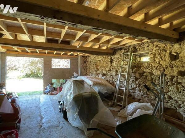 Proche de Marciac (8min) Maison ancienne (mitoyenne) au calme sur 4491m² de terrain.