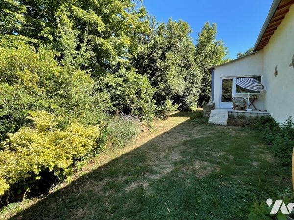 Proche de Marciac (8min) Maison ancienne (mitoyenne) au calme sur 4491m² de terrain.