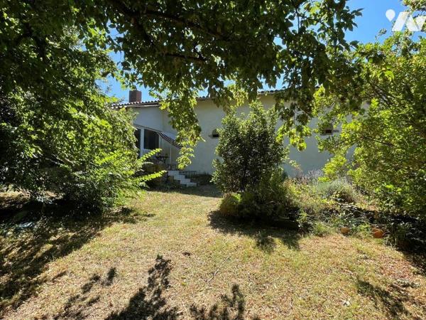 Proche de Marciac (8min) Maison ancienne (mitoyenne) au calme sur 4491m² de terrain.