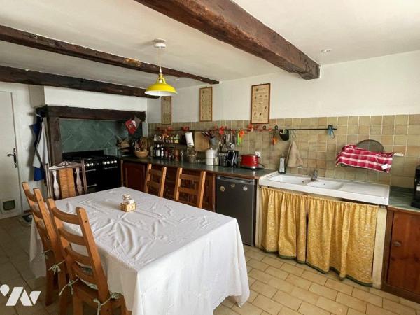 Proche de Marciac (8min) Maison ancienne (mitoyenne) au calme sur 4491m² de terrain.