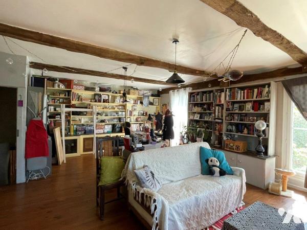 Proche de Marciac (8min) Maison ancienne (mitoyenne) au calme sur 4491m² de terrain.