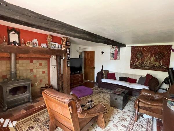 Proche de Marciac (8min) Maison ancienne (mitoyenne) au calme sur 4491m² de terrain.