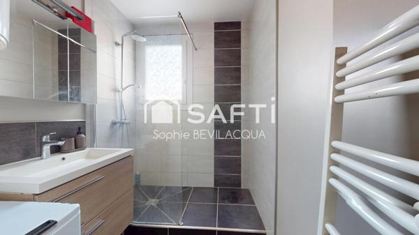 T5 RENOVE 3 CHAMBRES LUMINEUX ET SANS VIS A VIS