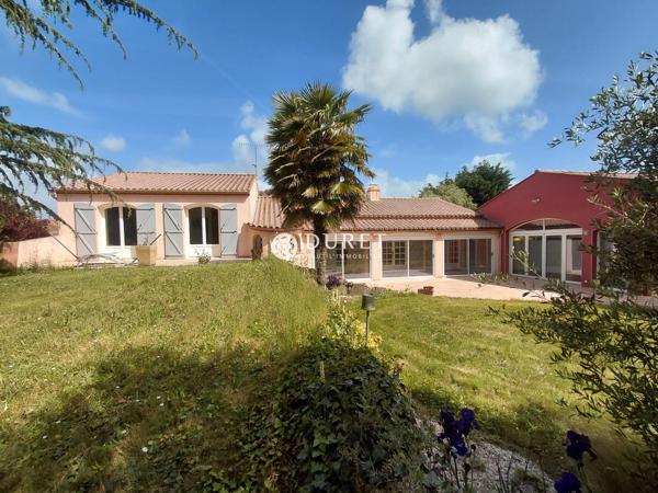 MAISON 205 M² 4 CHAMBRES 2200 M²