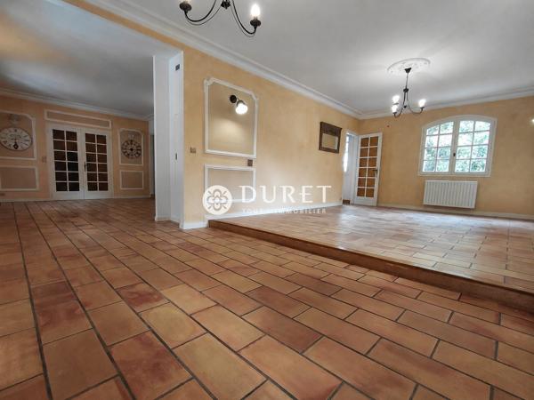 MAISON 205 M² 4 CHAMBRES 2200 M²