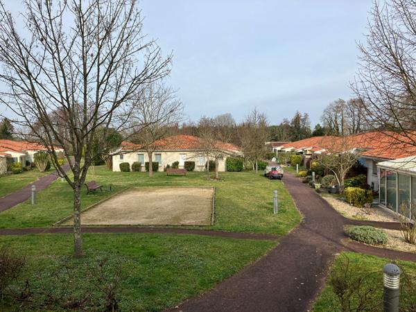 Dans Résidence Sénioriale de Meursac, à vendre maison de plain-pied, 86 m², 2 chambres, 110 m² de terrain privatif