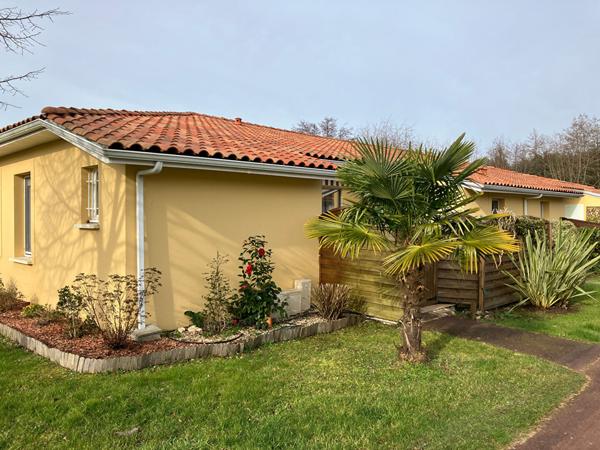 Dans Résidence Sénioriale de Meursac, à vendre maison de plain-pied, 86 m², 2 chambres, 110 m² de terrain privatif