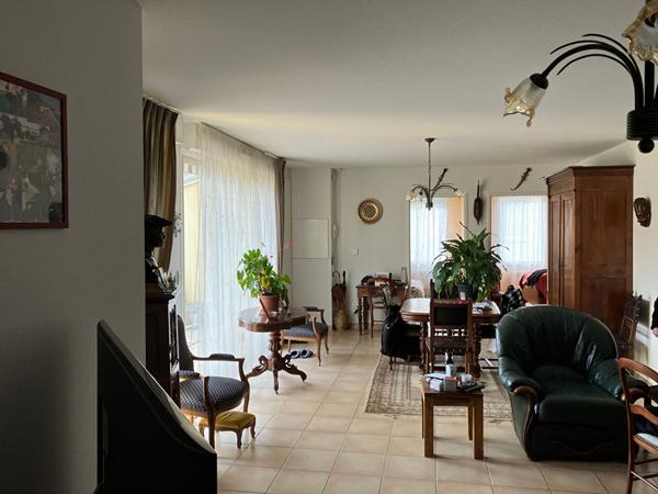 Dans Résidence Sénioriale de Meursac, à vendre maison de plain-pied, 86 m², 2 chambres, 110 m² de terrain privatif