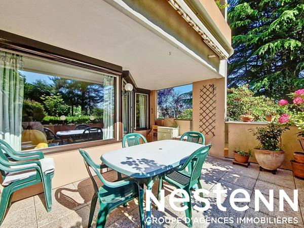 Appartement traversant à vendre à OULLINS 5 pièces de 101,73m² habitables avec 2 terrasses, cave et garage.