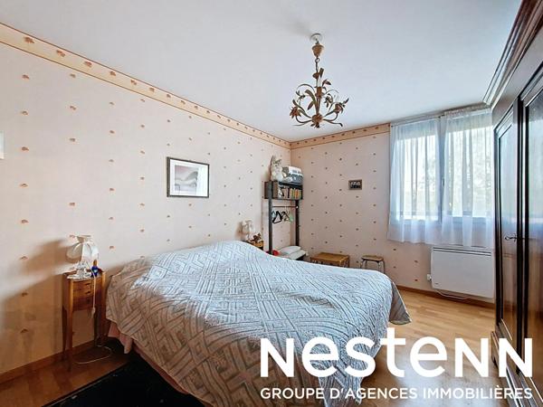 Appartement traversant à vendre à OULLINS 5 pièces de 101,73m² habitables avec 2 terrasses, cave et garage.