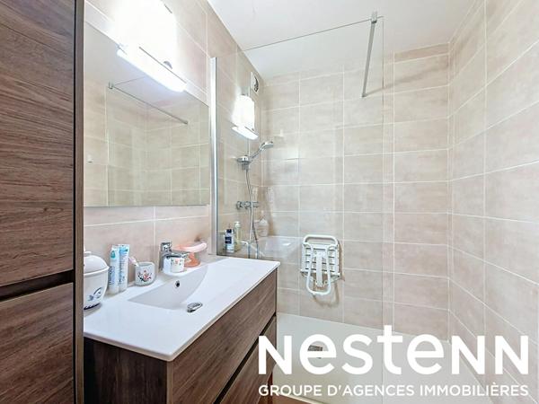 Appartement traversant à vendre à OULLINS 5 pièces de 101,73m² habitables avec 2 terrasses, cave et garage.