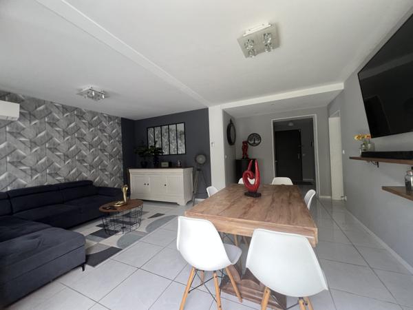 À vendre - Maison mitoyenne 2 côtés, 6 pièces située à Joué-lès-Tours (37300)