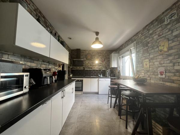 À vendre - Maison mitoyenne 2 côtés, 6 pièces située à Joué-lès-Tours (37300)