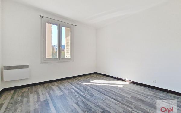 Appartement à louer    3 pièces • 67 m2 Ajaccio