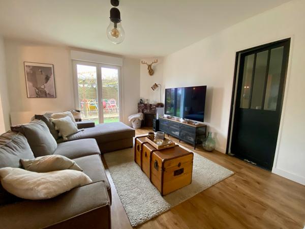 Maison rénovée, 132m², jardin avec piscine.